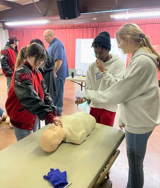 Geary Schools Seniors Complete CPR Training